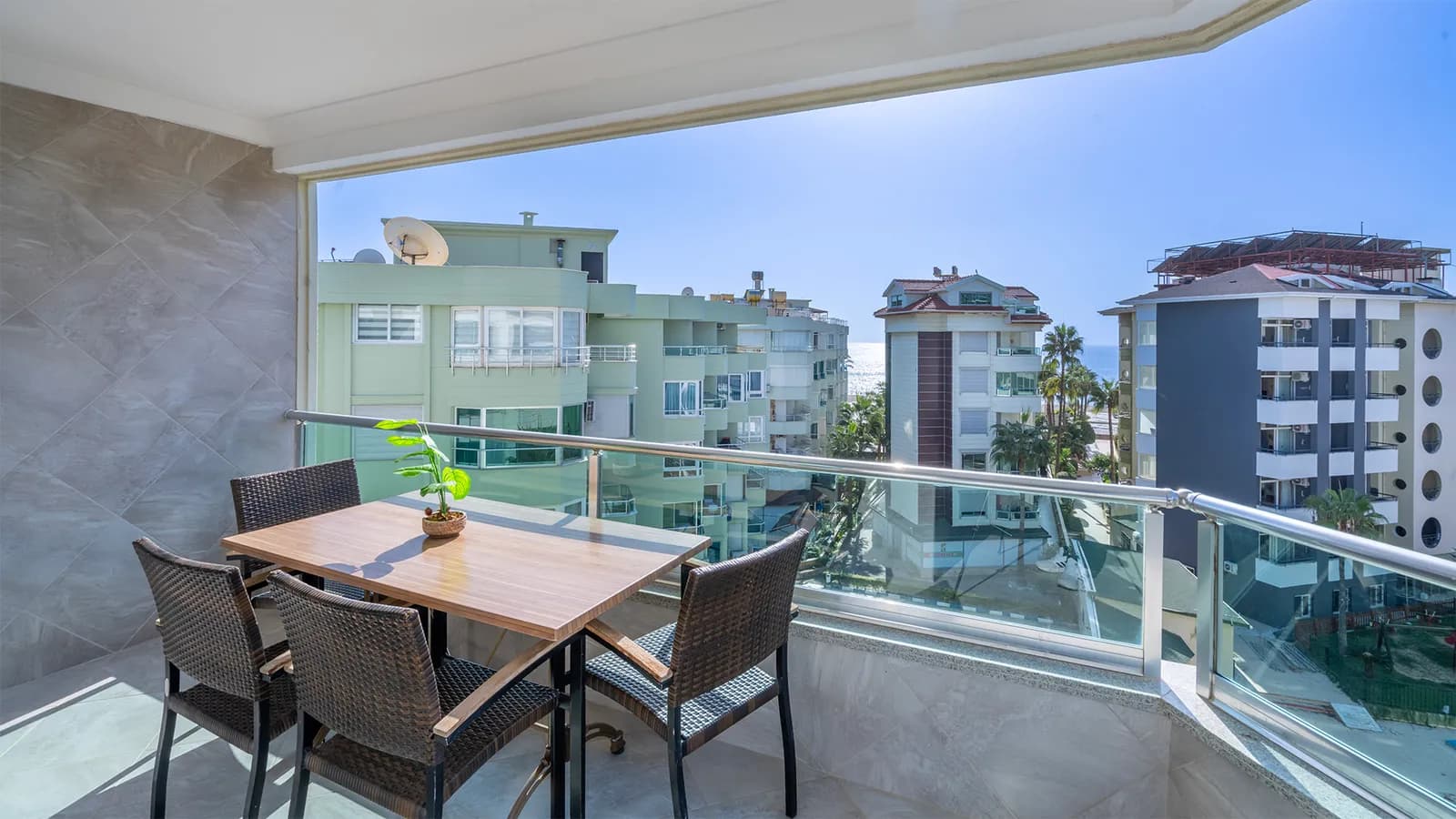Beachfront Sea View 4+1 Duplex in Alanya Obagöl — photo 1