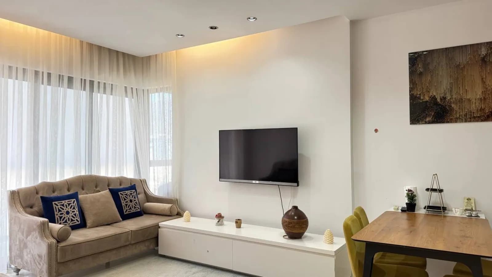 Furnished 1+1 Apartment for Sale 50 M from the Sea in Alanya Oba — photo 1