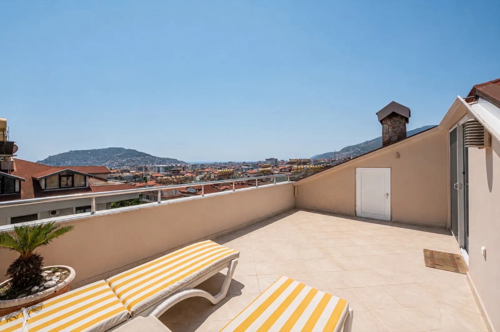 Furnished Sea View 3+1 Penthouse in Alanya Büyükhasbahçe — photo 1